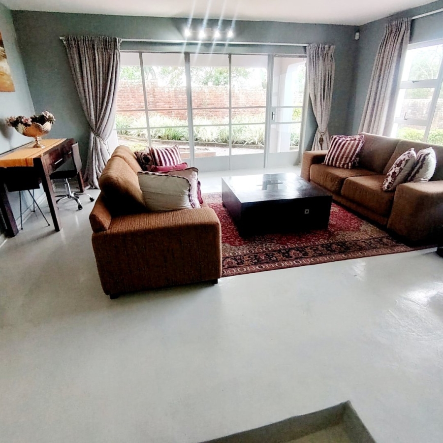 5 Bedroom Property for Sale in Beacon Bay Eastern Cape